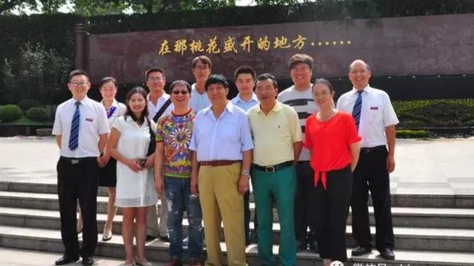 昆明晋龙如意园许家勋董事长一行七人莅临长松寺交流工作