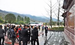 “新时期殡葬工作经验交流会议”与会代表近百人参访长松寺
